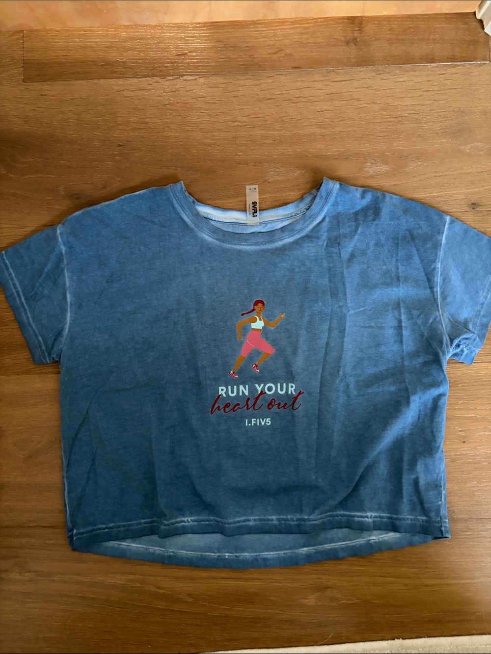 Blue Graphic Crop Tee with 'Run Your Heart Out' Slogan
